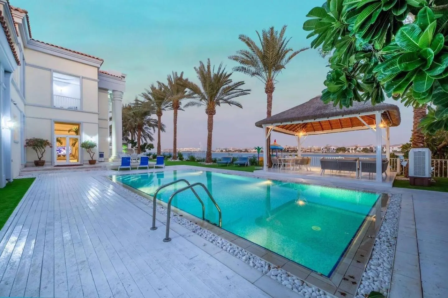 Pristine Paradise Villa In Palm Jumeirah Dubai
