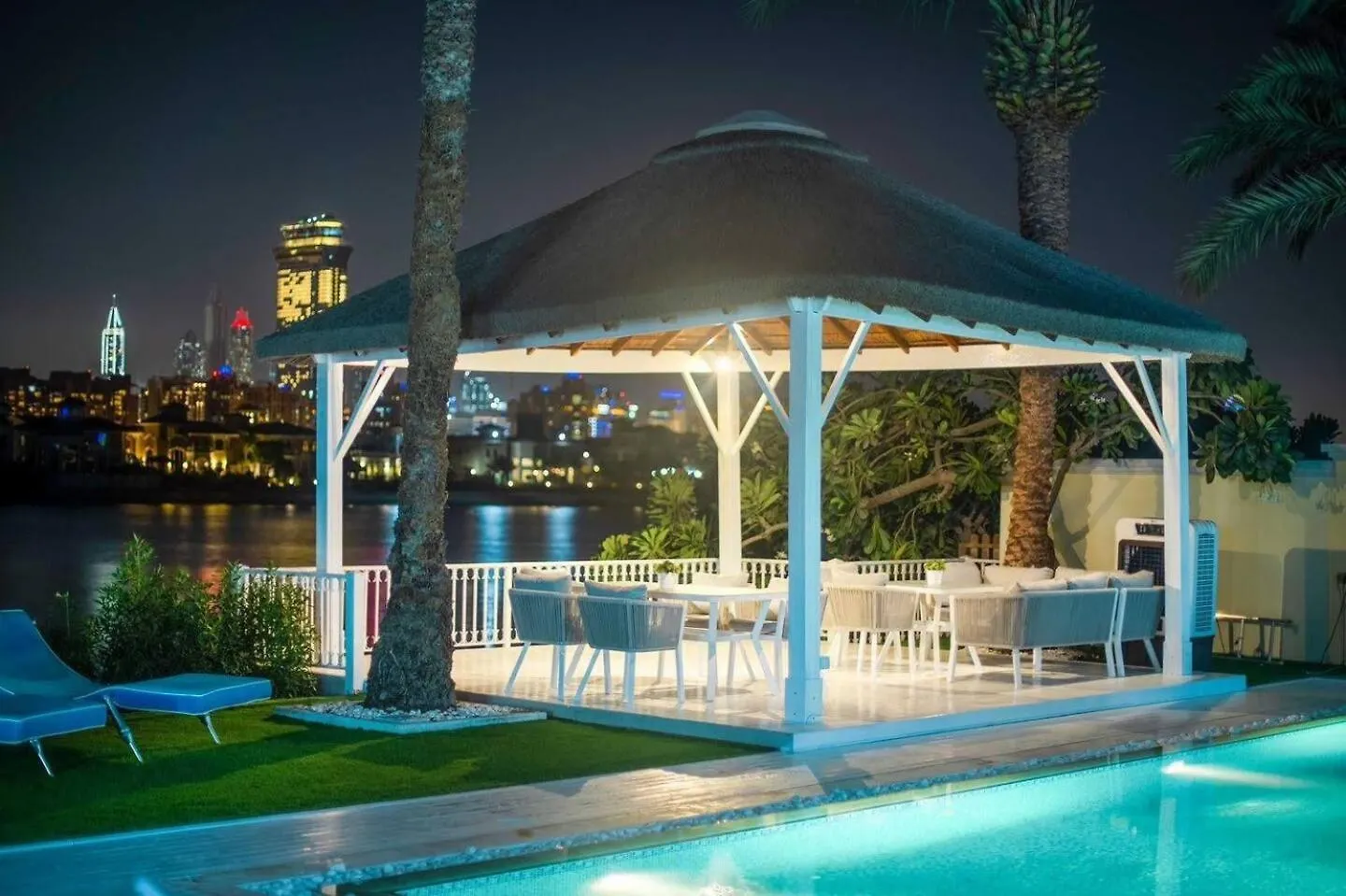 Pristine Paradise Villa In Palm Jumeirah Dubai