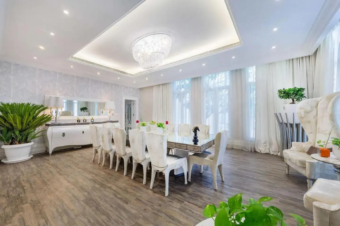 Pristine Paradise Villa In Palm Jumeirah Dubai