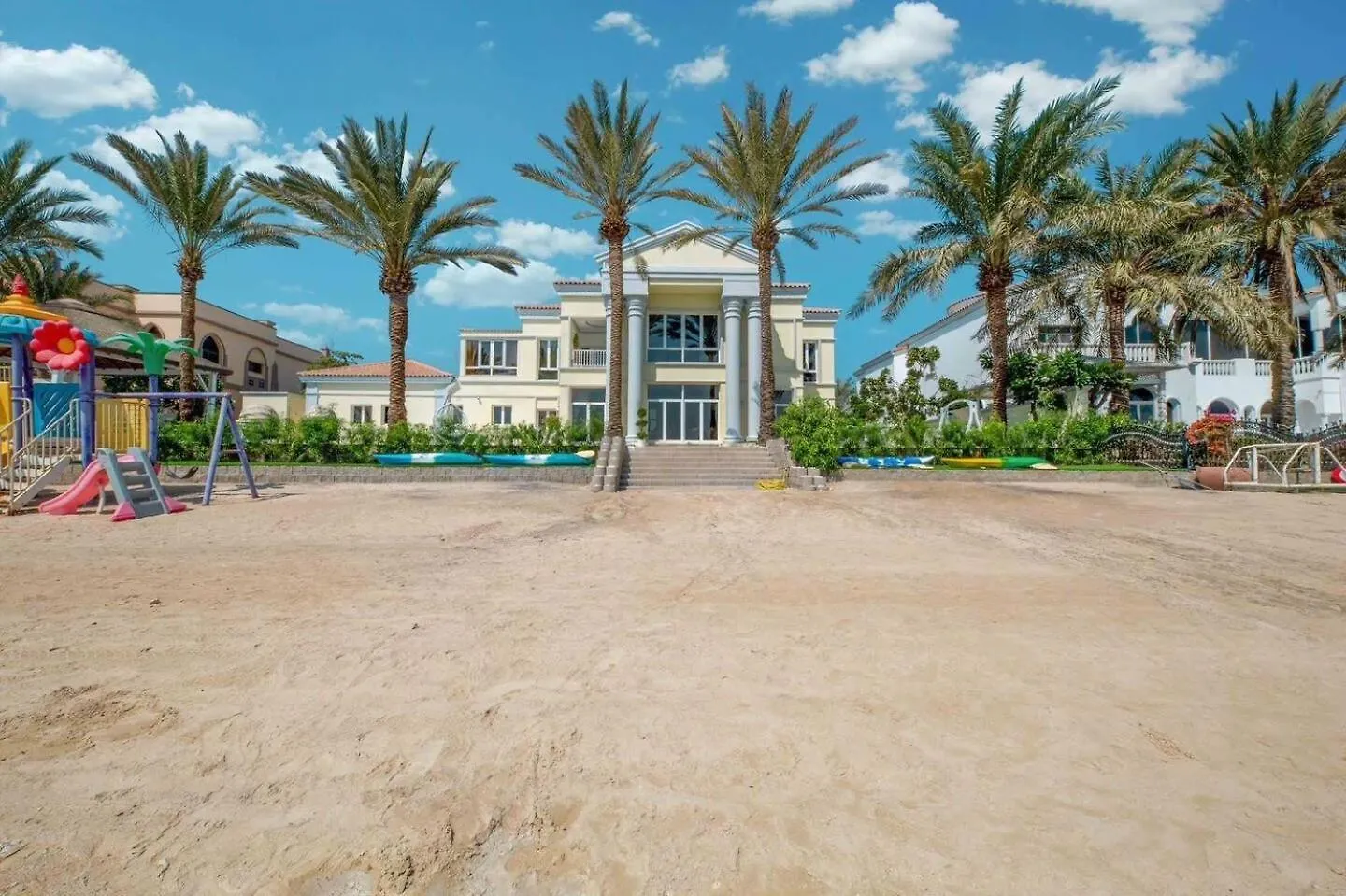 Pristine Paradise Villa In Palm Jumeirah Dubai