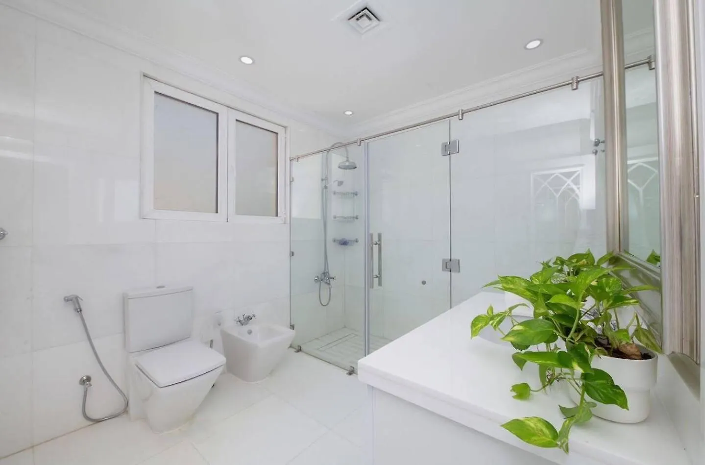 Pristine Paradise Villa In Palm Jumeirah Dubai