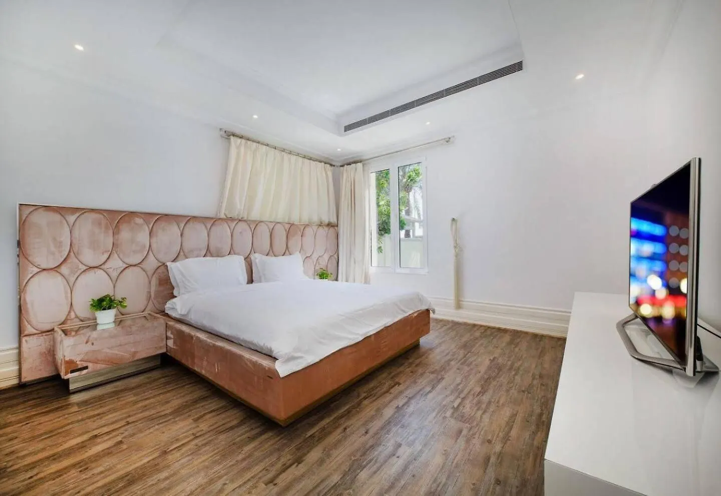 Pristine Paradise Villa In Palm Jumeirah Dubai