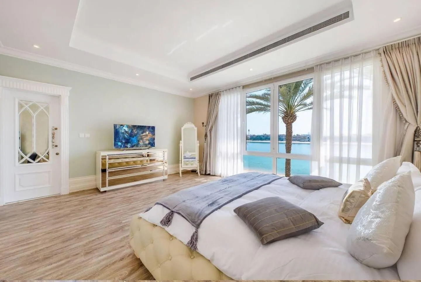 Pristine Paradise Villa In Palm Jumeirah Dubai