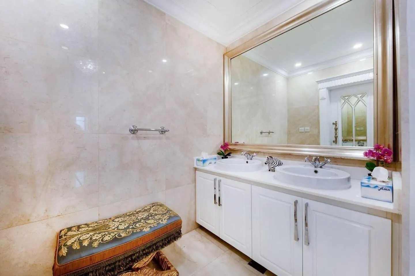 Pristine Paradise Villa In Palm Jumeirah Dubai